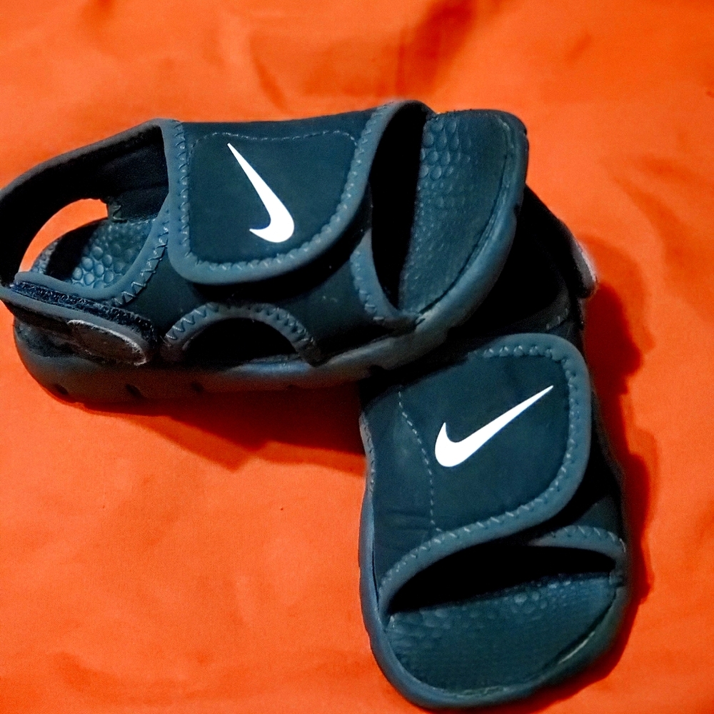 Toddler 5/6 Nike Slides
